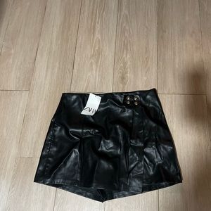 Zara size XL vegan leather black mini skort with tags